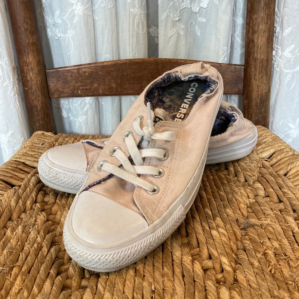 Light pink converse